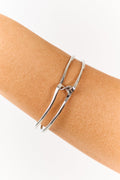 Pulsera abierta de alambre de plata retorcido