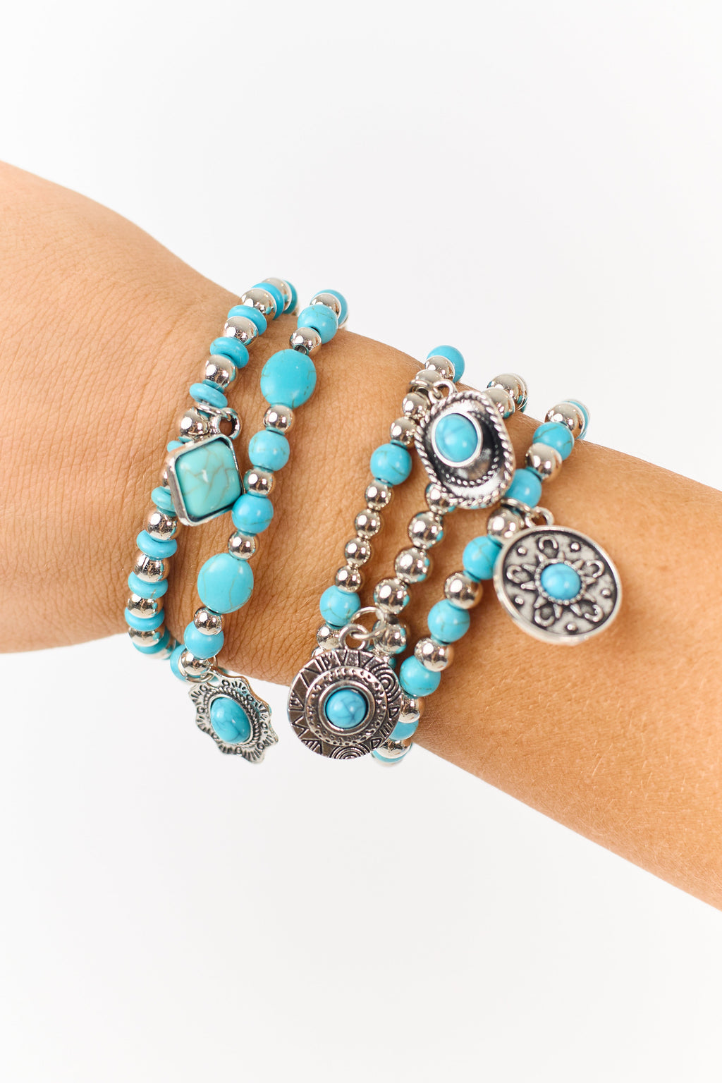 Conjunto de pulseras de abalorios con dijes en plata y turquesa